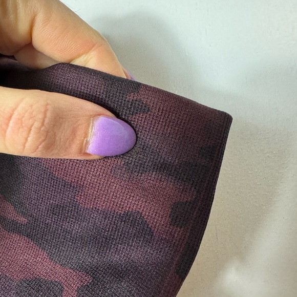 SPANX Look At Me Now Burgundy Seamless Camo Leggings Size Medium - Picture 11 of 12